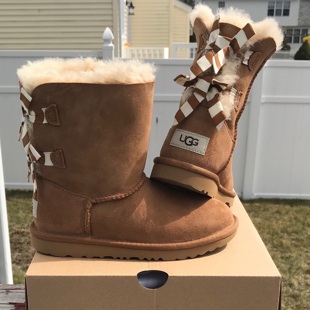 UGG Bailey Bow II Stripe - Picture 8 of 8